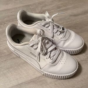 WHITE PUMA SNEAKERS SIZE 5C